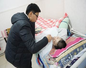 说明: C:\Users\User\Desktop\成人用品
开展多项大学生志愿服务活动\2.JPG