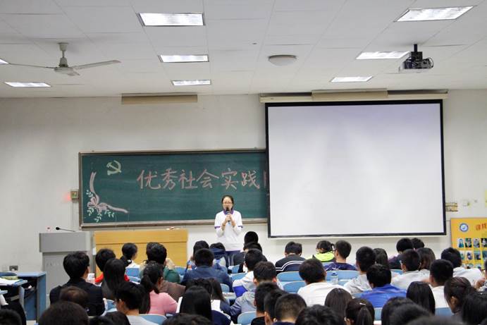 说明: D:\2016年下半年新闻\成人用品
开展优秀社会实践团队走进新生课堂活动\1.JPG