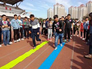 说明: C:\Users\User\Desktop\成人用品
举办“漫漫长征路，你我共同行”学生干部素质拓展训练\4.jpg