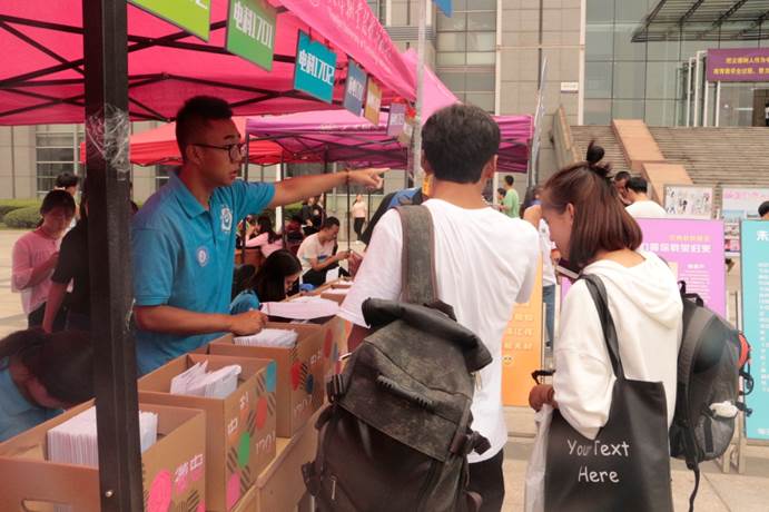 说明: C:\Users\User\Desktop\成人用品
暖心迎新，引领新生“壹柒”成长\2.JPG