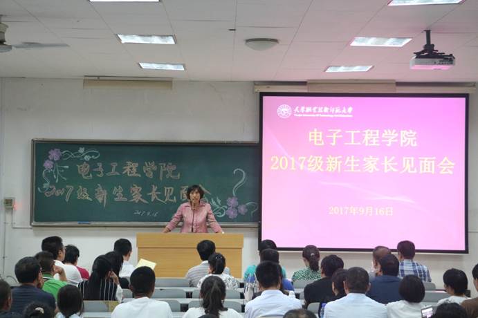 说明: C:\Users\User\Desktop\成人用品
暖心迎新，引领新生“壹柒”成长\6.JPG