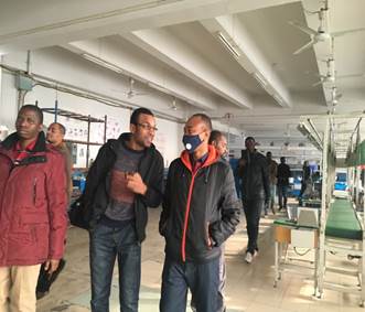 说明: C:\Users\User\Desktop\成人用品
组织硕士留学生开展参观教学\3.JPG